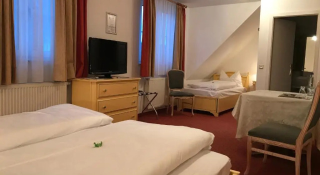 Трёхместный номер Standard Flair Hotel Vier Jahreszeiten