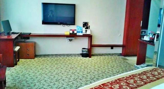 Golden Holiday International Hotel, Rezerwuj Hotel Hotele w Nanning z parkingiem, Parking