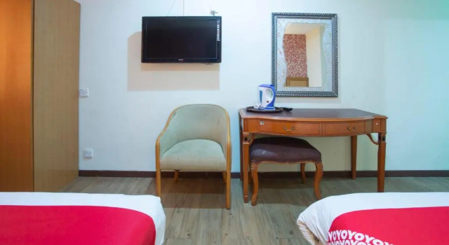 Люкс Capital O Hotel Grand Orchard