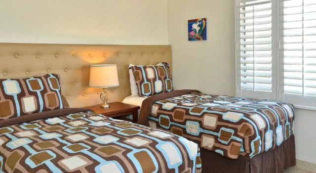 Warm Sands Comfort, Забронировать Дом для отпуска Отели Палм-Спрингса с парковкой, рядом с Palm Springs Mall Shopping Center, Парковка