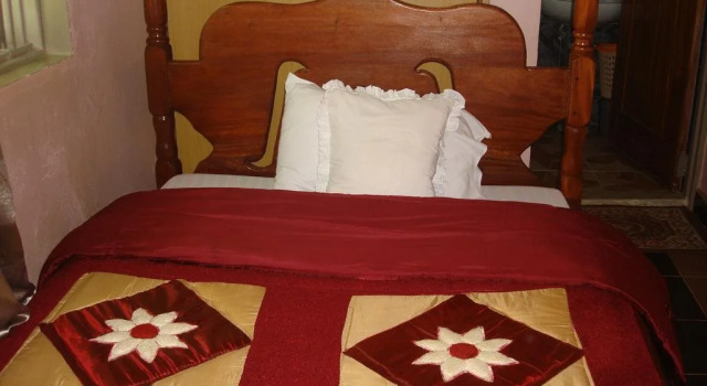 Hotel Free Zone, Rezervovat Hotel Hotely v Gulu se snídaní, Snídaně