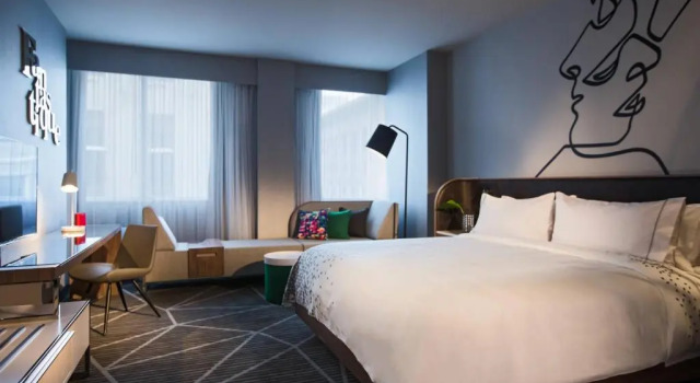Номер Standard Renaissance Montreal Downtown Hotel