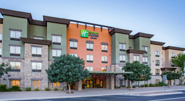 Holiday Inn Express Surprise by IHG, Забронировать Отель Сюрпрайз Phoenix Metropolitan Area