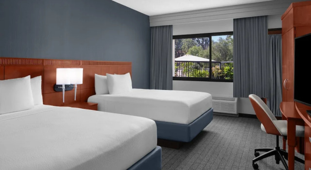 Четырёхместный номер Standard с видом на внутренний двор Courtyard by Marriott San Diego Rancho Bernardo