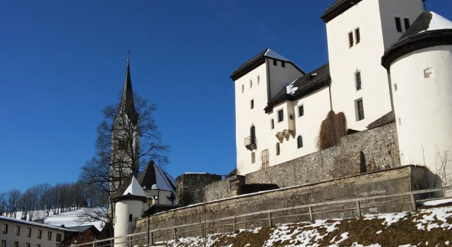 Spacious Holiday Home in Goldegg near Ski Lift, Prenota Hotel Goldegg Pongau