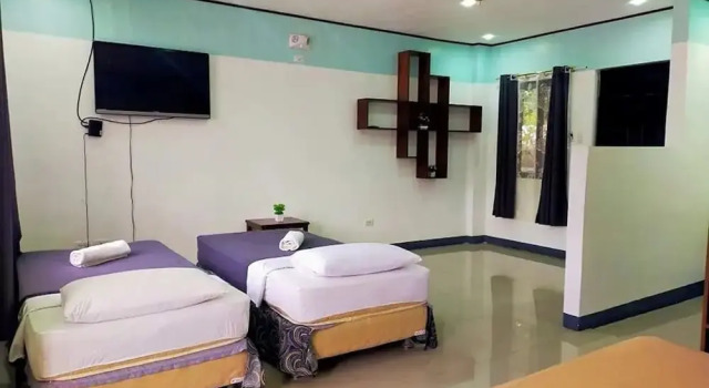 Семейный номер Standard с балконом EC Hotel near Laoag Airport