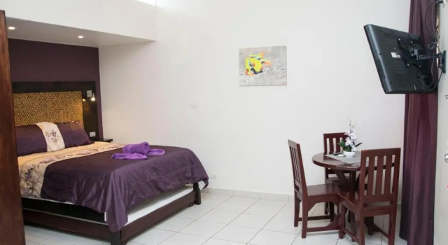 Полулюкс Las Brisas Resort and Villas