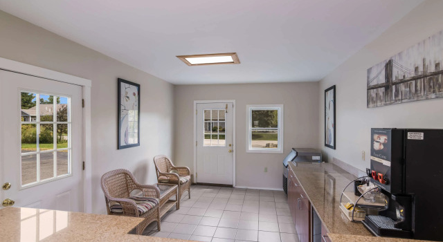 Americas Best Value Inn Millbrook Motel, Rezerwuj Mini-hotel Portland Maine