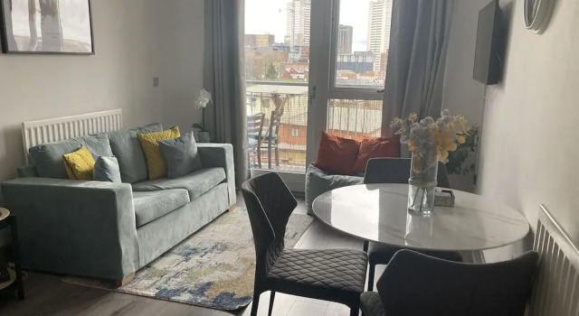 Lovely City Break at the Lux City 1bed Apartment, Забронировать Апартаменты/квартира Отели Бирмингема с парковкой, рядом с Океанариум «Национальный центр морской жизни», Парковка