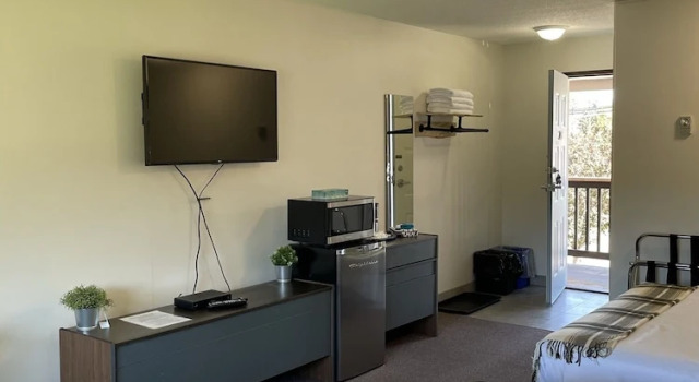 Четырёхместный номер Standard Christina Lake Motel and RV Park