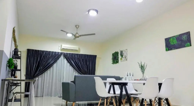 Апартаменты Puchong Setiawalk 8-12 pax 5min LRT Cozy Apartment