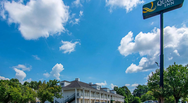 Кровать в общем номере Quality Inn Lagrange East I-85