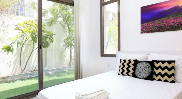 Вилла Luxury Luxury 4B and maid's with private garden