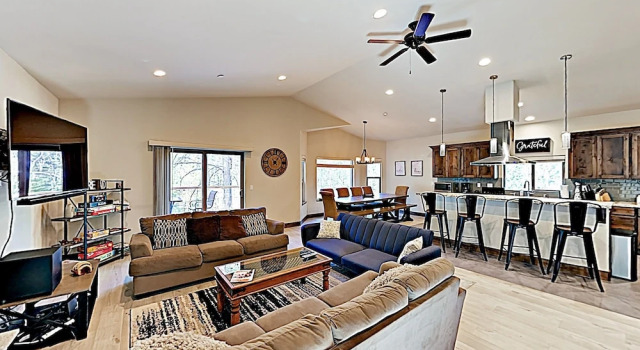New Listing! New-build Alpine W/ Hot Tub 5 Bedroom Home