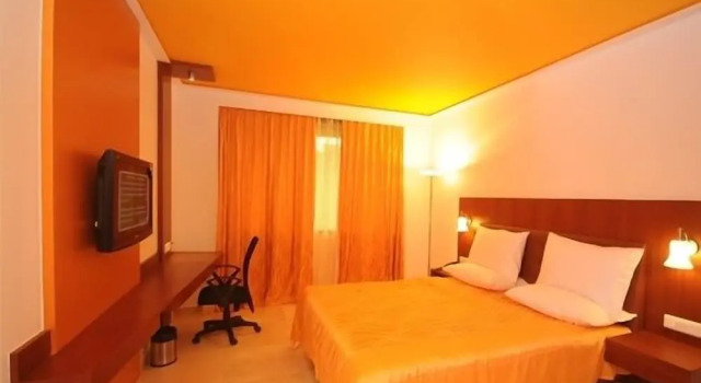 Номер Deluxe Srinivas Saffron Hotel