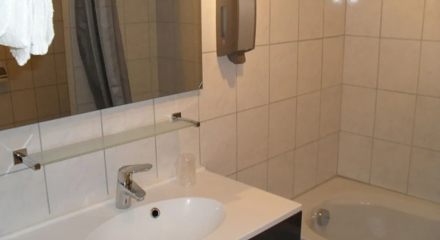 Двухместный номер Comfort Logis Hotel des Granges