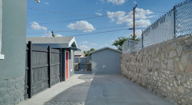 Коттедж Charming & Quaint El Paso House w/ Backyard!