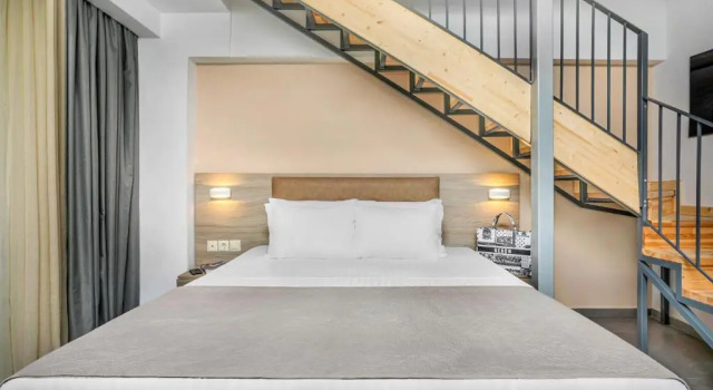 Полулюкс NewStory Suites Possidi
