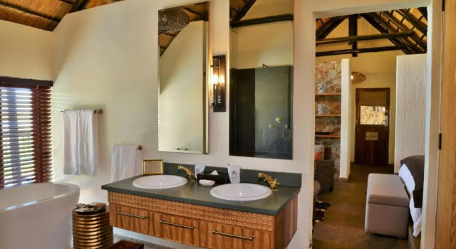 Люкс Luxury Tshukudu Bush Lodge