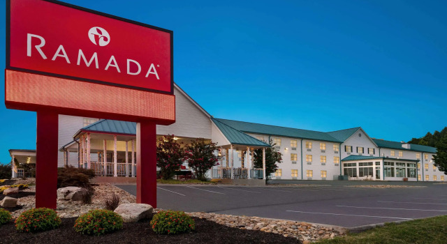 Ramada by Wyndham Pigeon Forge North, Забронировать Отель Пиджен-Фордж Great Smoky Mountains National Park, рядом с Зеркальный лабиринт Hannah's Maze of Mirrors