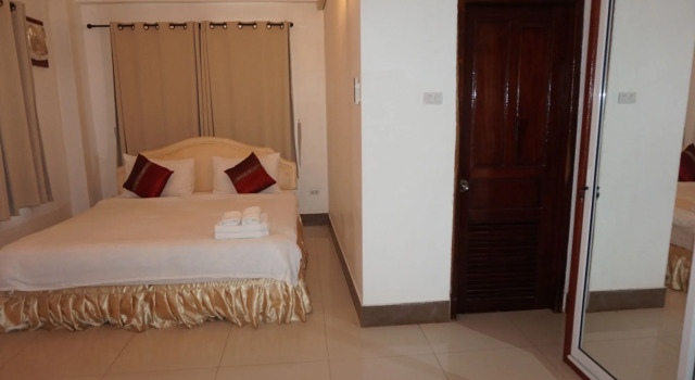 Pakse Mekong Hotel, Rezerwuj Hotel Hotele w Pakse z parkingiem, w pobliżu Wat Phabat, Parking