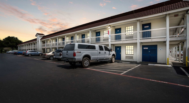 Motel 6 Dallas, TX - Market Center