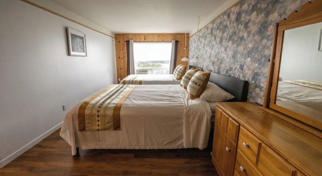 Трёхместный семейный номер Standard Hotel La Roche Pleureuse