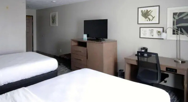 Шестиместный номер Standard Country Inn & Suites by Radisson, Council Bluffs, IA