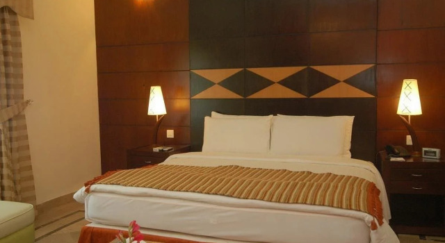 Rove Lodging - One Bed Apartment,Bahria Town, Boek Appartement Hotels in Islamabad met zwembad, in de buurt van Shalimar Cricket Ground, Zwembad