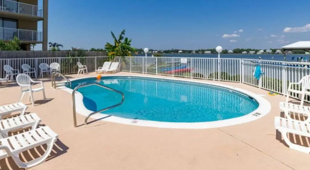 House on Little Lagoon - Views from ALL rooms, Sleeps 12, Kayaks Available*!, Prenota Hotel Hotel a Alabama con piscina, Piscina