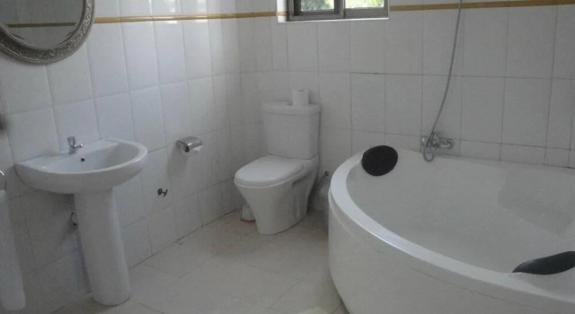 Golden Coast Hotel, Prenota Hotel Baatsona Tema