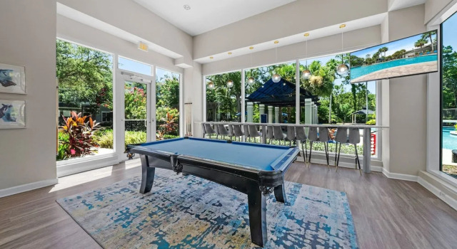 Апартаменты Modern 2BR 2BA Pool Gym Near Airport 9