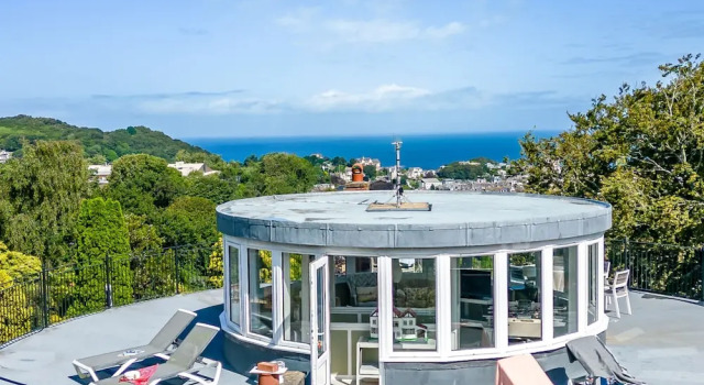 The Round House in Ilfracombe, Забронировать Дом для отпуска Отели Илфракомб с парковкой, рядом с Статуя «Истина», Парковка