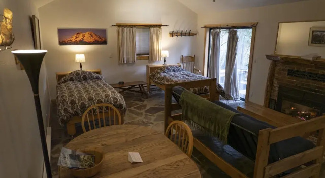 Коттедж Whittaker's Motel & Historic Bunkhouse