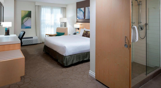Двухместный номер Standard Delta Hotels by Marriott Grand Okanagan Resort