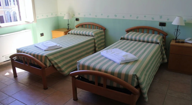 Casa Don Guanella, Забронировать Гостевой дом Отели Испра с парковкой, Парковка