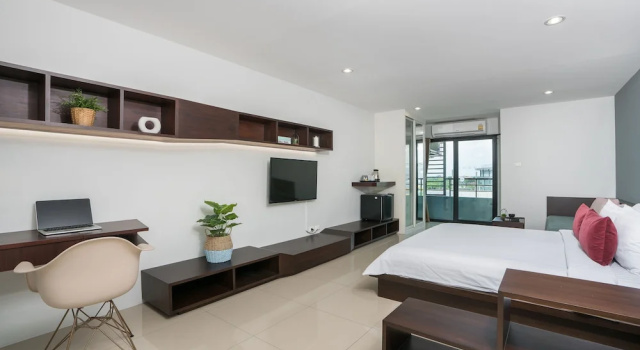 Полулюкс с балконом De Botan Srinakarin Hotel & Residence