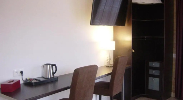 Hôtel Les Voisins Beaucemaine, Prenota Hotel  