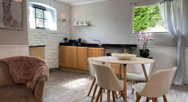 Апартаменты Coach House