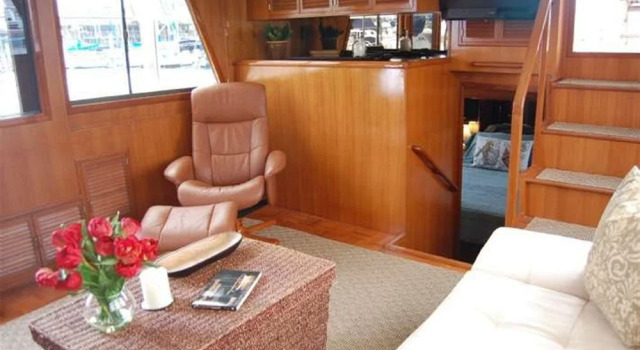 Dockside Yacht Lodging