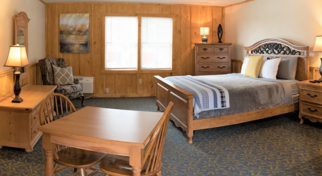 Номер Deluxe Grange Valley Lakeside Inn & Winery, formerly Memorytown.