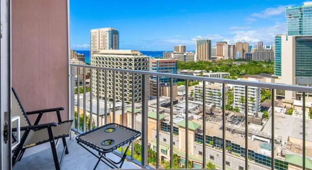Marine Surf Waikiki w/ Beach Gear & Parking!