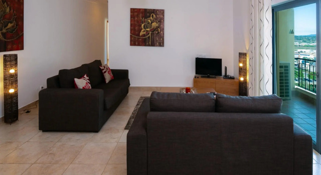 B26 - Palmeiras Top-Floor Apartment, Varaa Huoneisto Lagos Albufeira