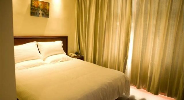 Двухместный номер Standard GreenTree Inn Suzhou Taiping Town High-speed North Station Express Hotel
