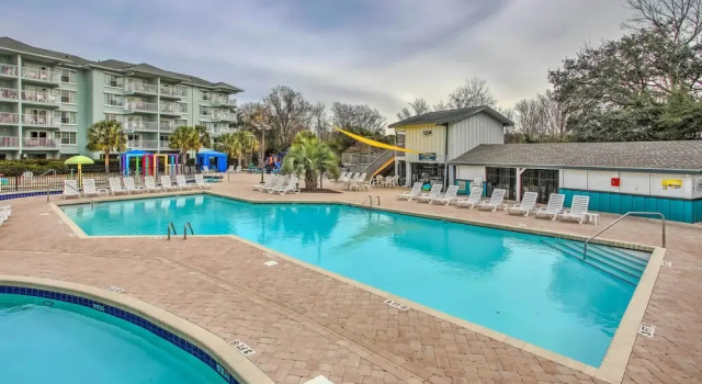 Summerhouse Villas Condo: Private Resort Beach!, Varaa Lomakeskus Hotellit North Litchfield Beach uima-altaalla, Uima-allas