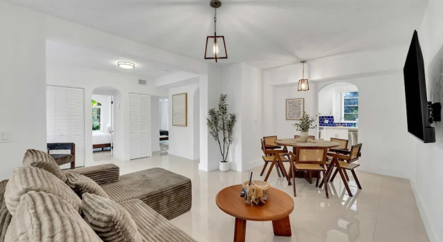 Spacious Stylish 2BR Retreat Near Victoria Park