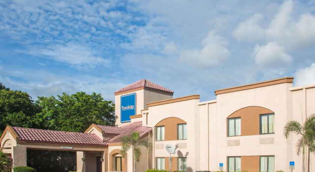 Travelodge by Wyndham Fort Myers Airport