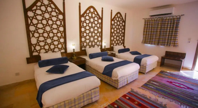 Трёхместный номер Standard The Old Village Hotel & Resort