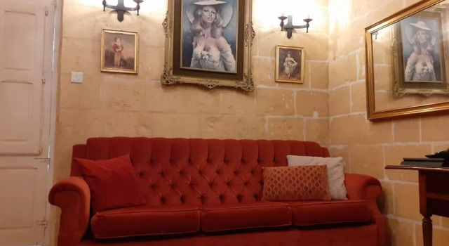 2 Bed House Sleeps 3 - Wifi, Aircon, Balcony