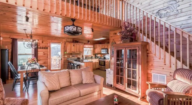 Gatlinburg Summit Views 2 Bedroom Home with Hot Tub